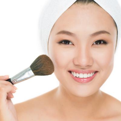 Anti Luntur, Tiru Trik Makeup Wajah Natural yang Benar