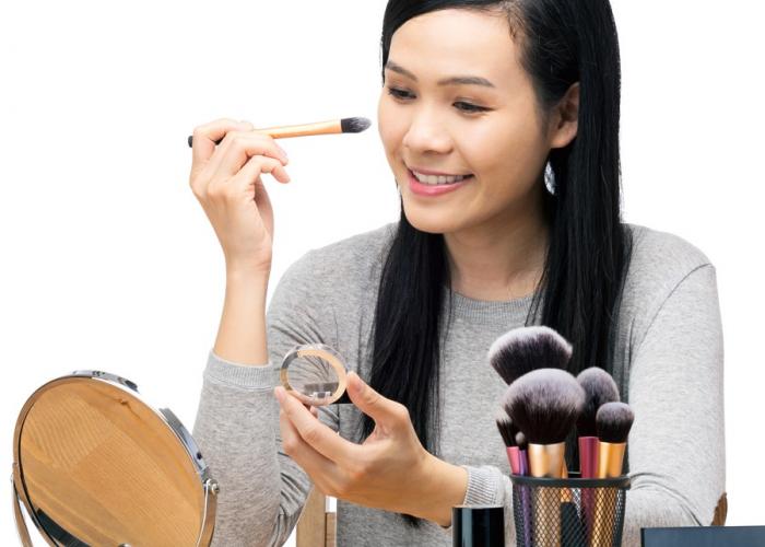 5 Produk Ini Bikin Makeup Tahan Lama Bahkan Hingga Seharian