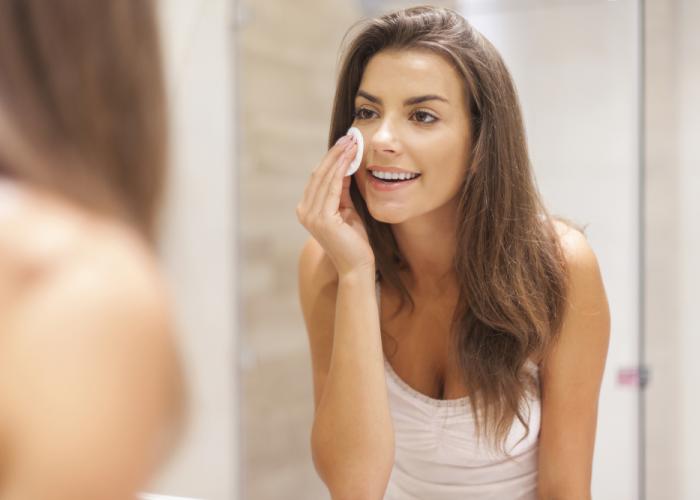 Bahan Alami Pengganti Makeup Remover untuk Si Kulit Sensitif
